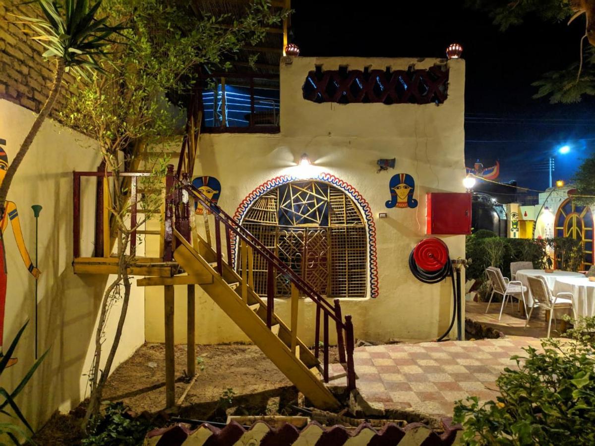 Elphardous Hotel Luxor Exteriör bild