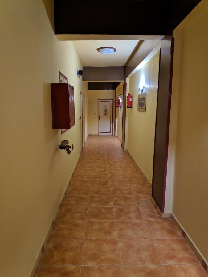 Elphardous Hotel Luxor Exteriör bild