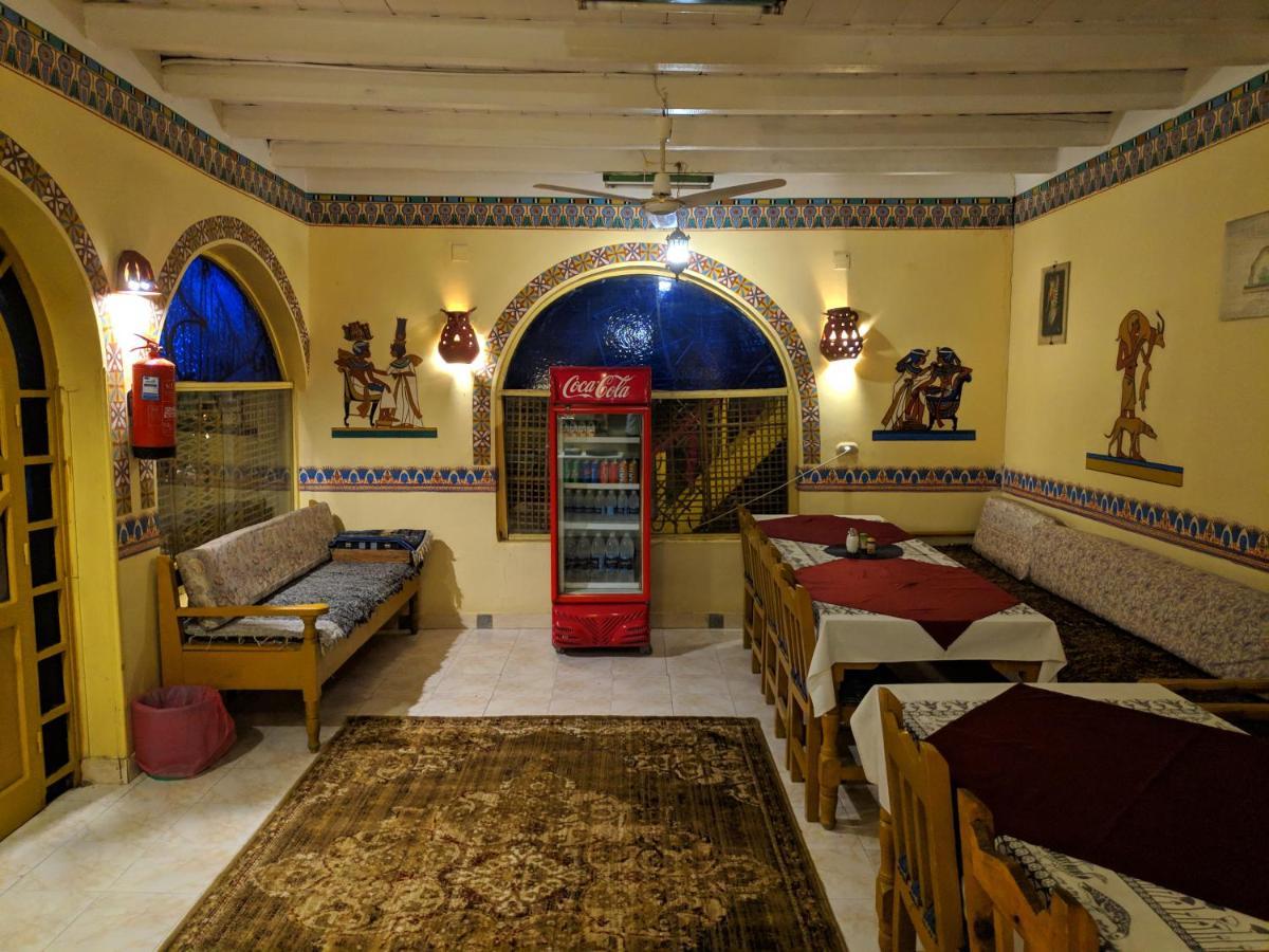 Elphardous Hotel Luxor Exteriör bild