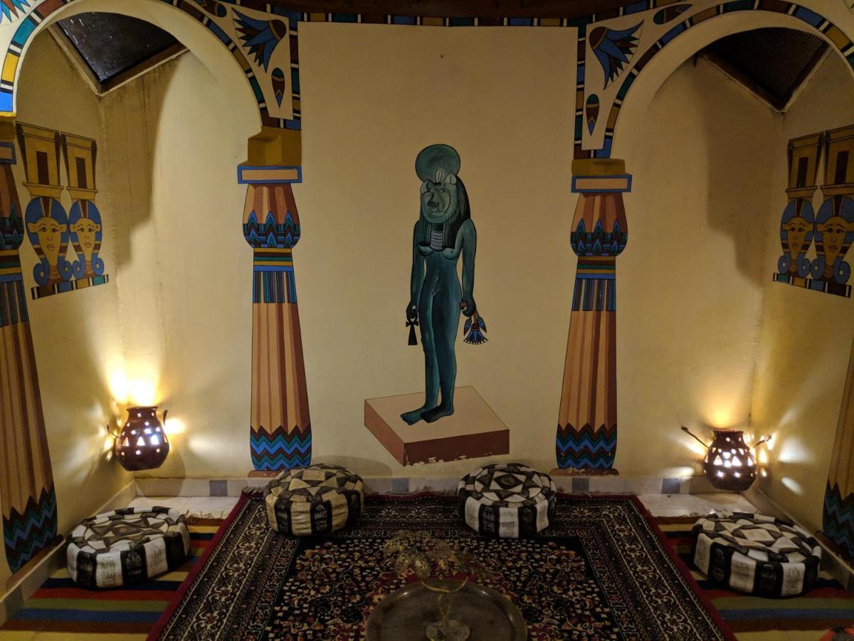 Elphardous Hotel Luxor Exteriör bild