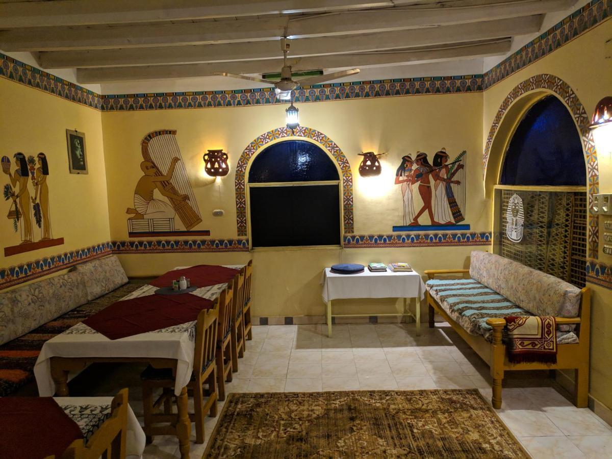 Elphardous Hotel Luxor Exteriör bild